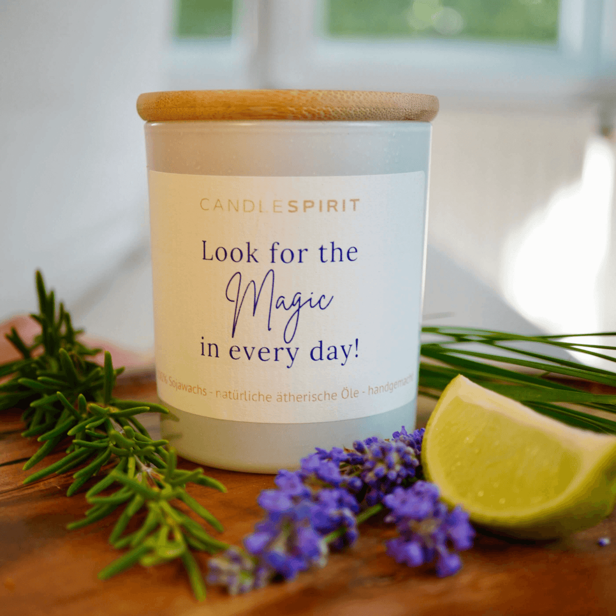 Duftkerze "Look for the magic in every day" ätherische Öle & Audio-Meditation Bambusdeckel mit Bergamotte und Lavendel